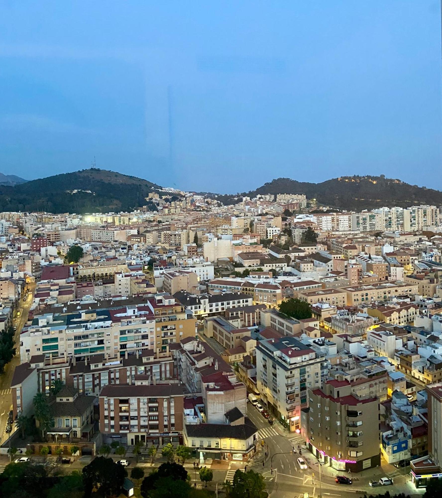Urban Sky Views Over Málaga Kültér fotó